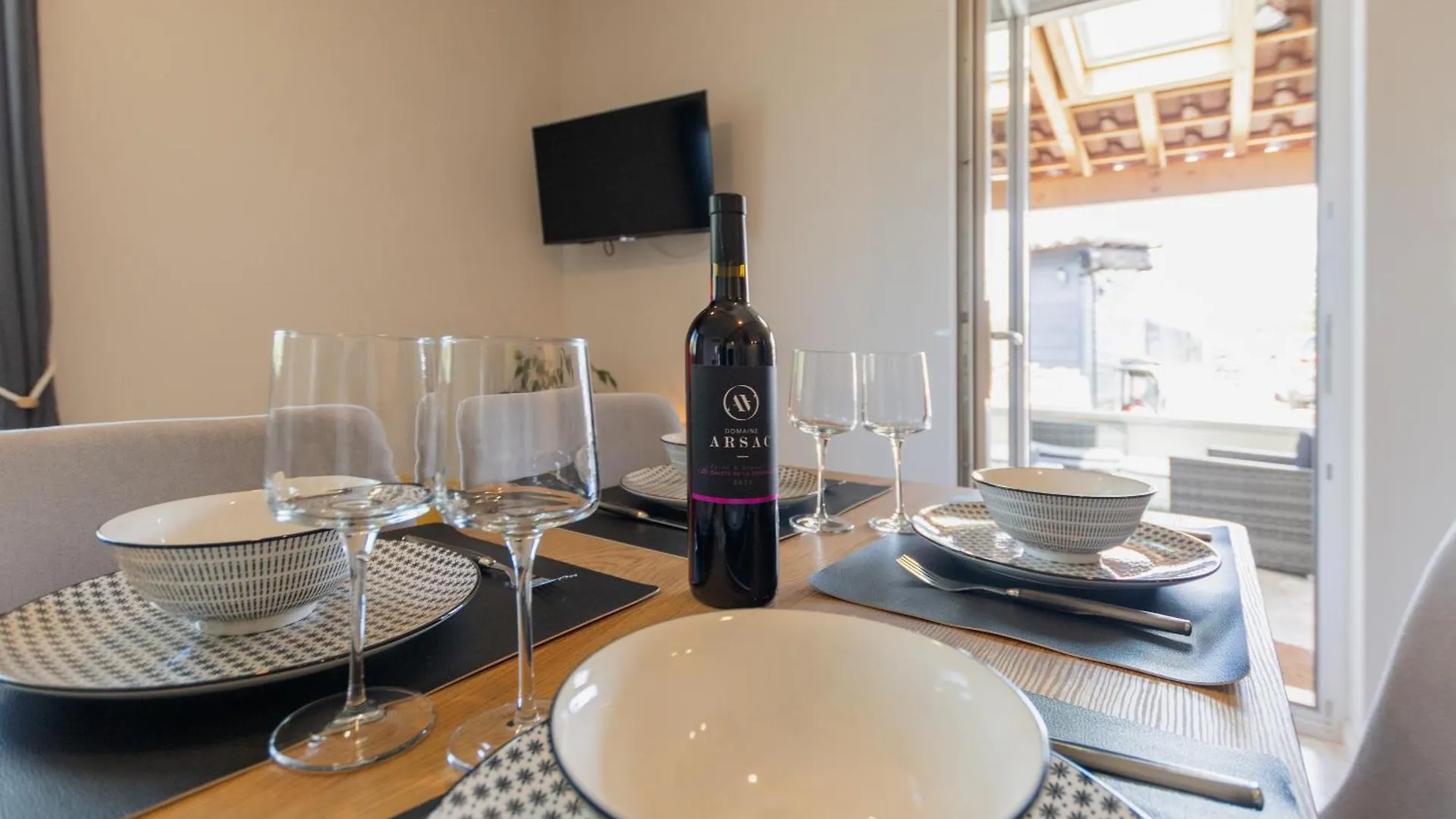 Villa Chardonnay Pradons 0*,